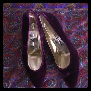 Velvet Vintage plum Italian pumps